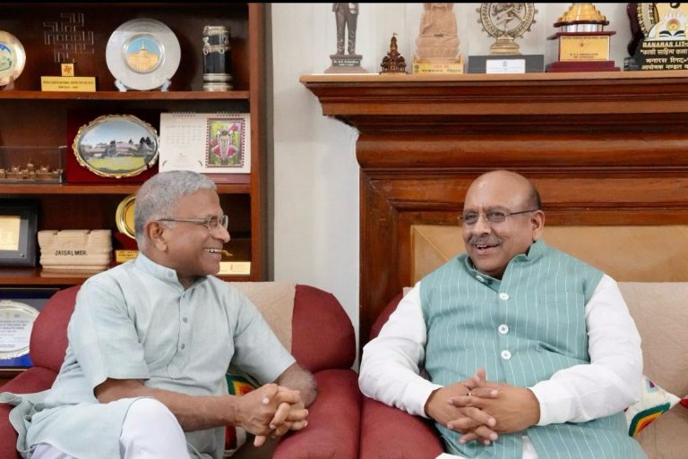 दिल्ली विधान सभा अध्यक्ष श्री विजेंद्र गुप्ता ने राज्यसभा के उपसभापति श्री हरिवंश नारायण सिंह से की शिष्टाचार भेंट