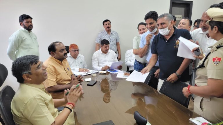 शिक्षा मंत्री महिपाल ढांडा ने जनता दरबार में सुनीं लोगों की समस्याएं, अधिकारियों को दिए त्वरित समाधान के निर्देश