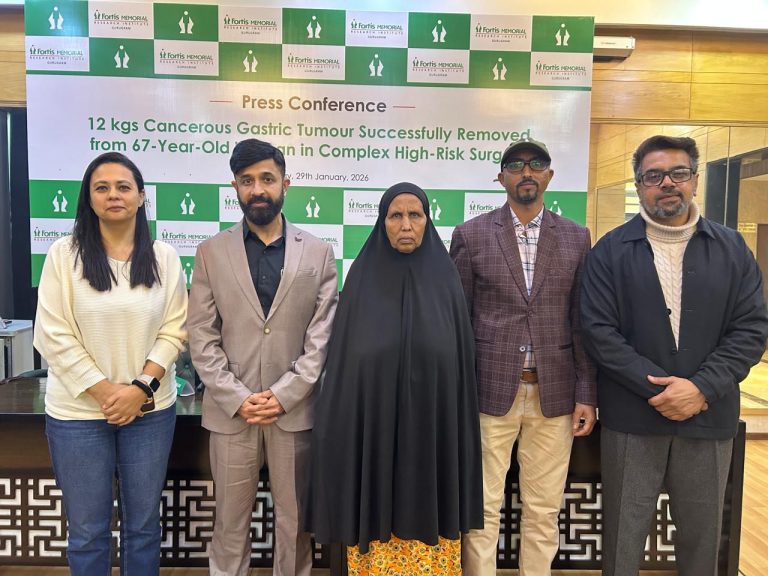 फोर्टिस गुरुग्राम में 67-वर्षीय इथियोपियाई महिला की दुर्लभ, हाइ-रिस्क सर्जरी कर 12 किलोग्राम वज़न का गैस्ट्रिक ट्यूमर सफलतापूर्वक हटाया गया