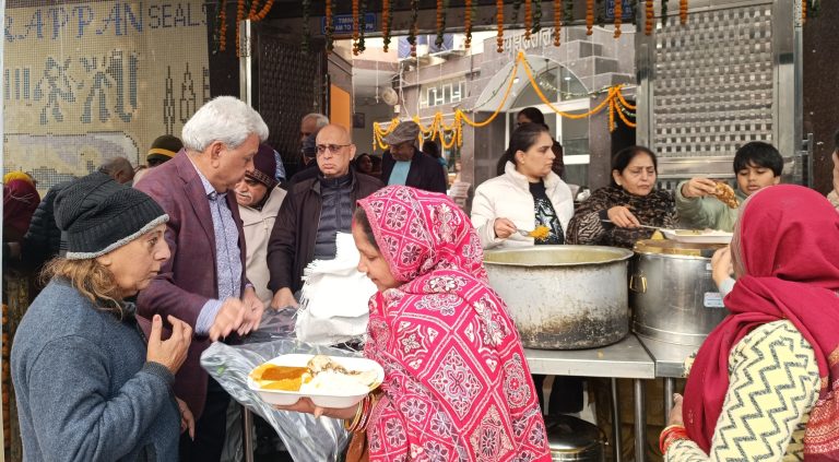 नव वर्ष के उपलक्ष में ठिठुरती सर्दी में मानवता की मिसाल: जरूरतमंदों को कंबल वितरण कार्यक्रम