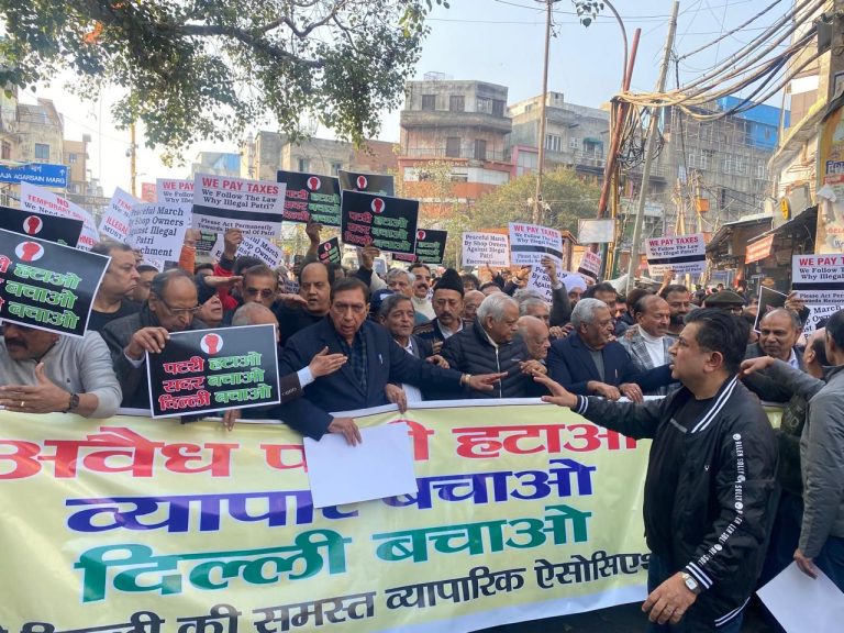 पुरानी दिल्ली के व्यापारियों का ऐतिहासिक और निर्णायक शांतिपूर्ण मार्च, अवैध रेहड़ी-पटरी के विरुद्ध व्यापार जगत का एकजुट होकर स्पष्ट संदेश