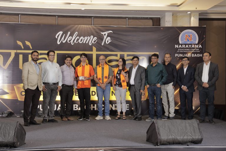 “उपलब्धियों का जश्न: नारायणा पंजाबी बाग में मेधावी छात्रों के साथ मनाया गया विजय उत्सव, भावी इंजीनियरों और डॉक्टरों का हुआ सम्मान”